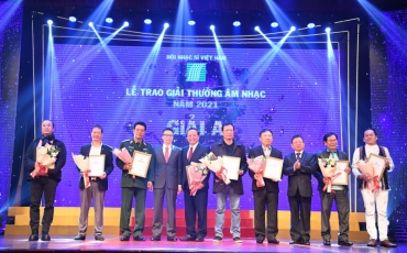 businessman le tu minh won the a prize   vietnam musicians association music award 2021