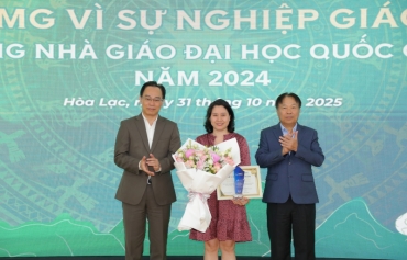 giai thuong img   vi su nghiep giao duc trao tang nha giao xuat sac sinh vien tai nang dhqghn nam 2025
