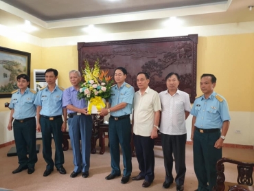 the grateful july   chairman img le tu minh and a visit to air defence   air force academy
